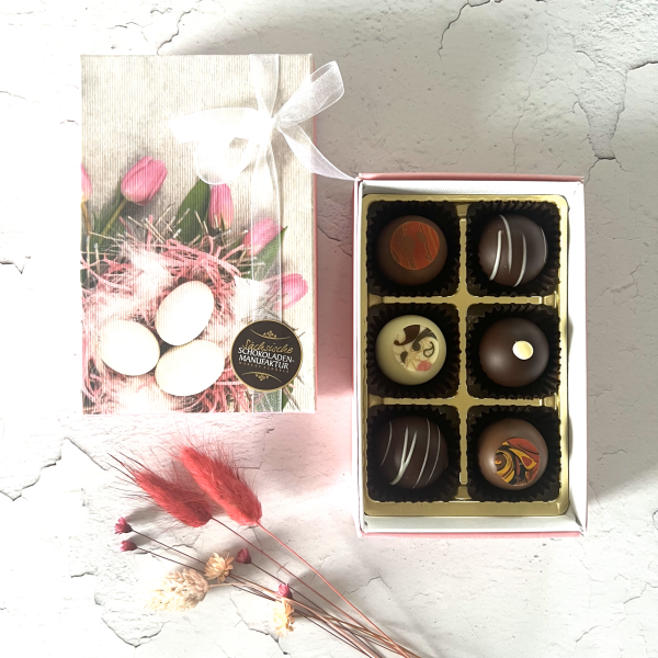 6 Trüffelpralinen in Schmuckschatulle "Pastell-Tulpe"